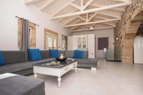 Open-Plan Living Room – Bright, Airy, and Spacious Interior