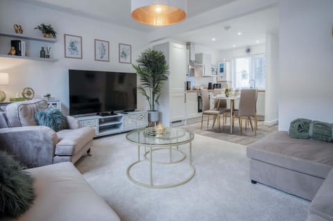 Luxurious Apartment Charlton Mews - 2 Bed - Tenby (22120)