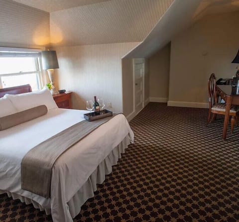 Economy Room | Premium bedding, iron/ironing board, free WiFi, bed sheets