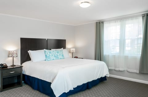 Studio, 1 Queen Bed, Kitchenette | Premium bedding, blackout drapes, free cribs/infant beds, free WiFi