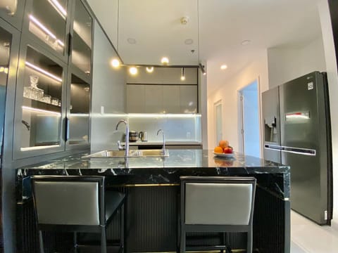 Presidential Suite, 3 Bedrooms, Business Lounge Access, City View | Private kitchen | Full-size fridge, microwave, oven, stovetop
