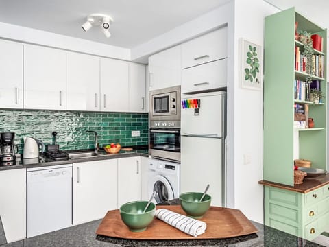 Cabinetry, Property, Countertop, Sink, Green, Shelf, Kitchen Appliance, Kitchen Sink, Interior Design, Kitchen