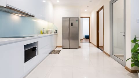 City Apartment, 2 Bedrooms, Balcony, City View | Private kitchen | Fridge, microwave, stovetop, rice cooker