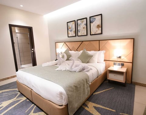 Executive Suite, City View | In-room safe, blackout drapes, soundproofing, free WiFi