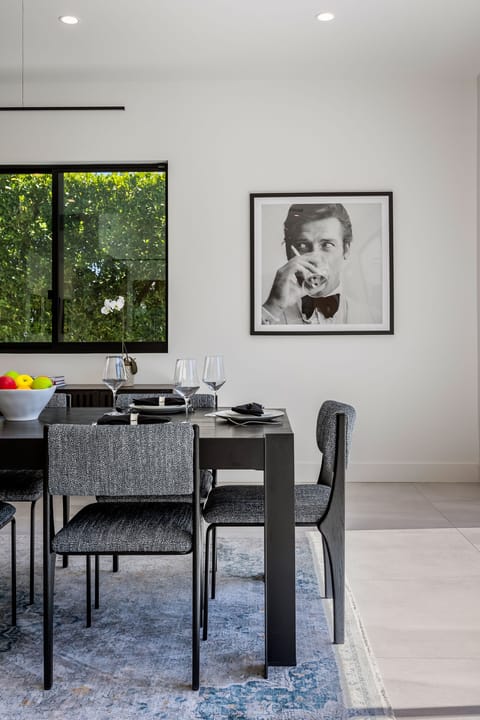 Indoor dining for eight