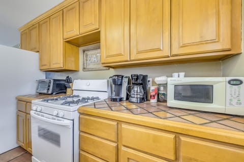 House (1 Bedroom) | Private kitchen | Microwave, oven, stovetop, dishwasher