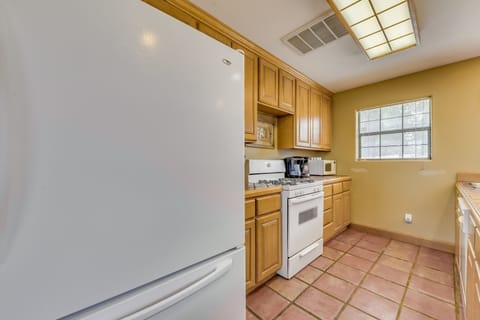 House (1 Bedroom) | Private kitchen | Microwave, oven, stovetop, dishwasher