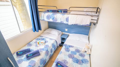 Standard Mobile Home | 2 bedrooms, cribs/infant beds