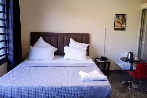 Double Room | Premium bedding, desk, laptop workspace, free WiFi