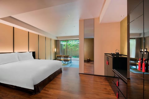 Room, 1 King Bed, Garden View, Ground Floor (YUZUNOHA) | Down comforters, minibar, in-room safe, free cribs/infant beds