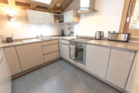 Chalet 75 fully equipped modern kitchen.