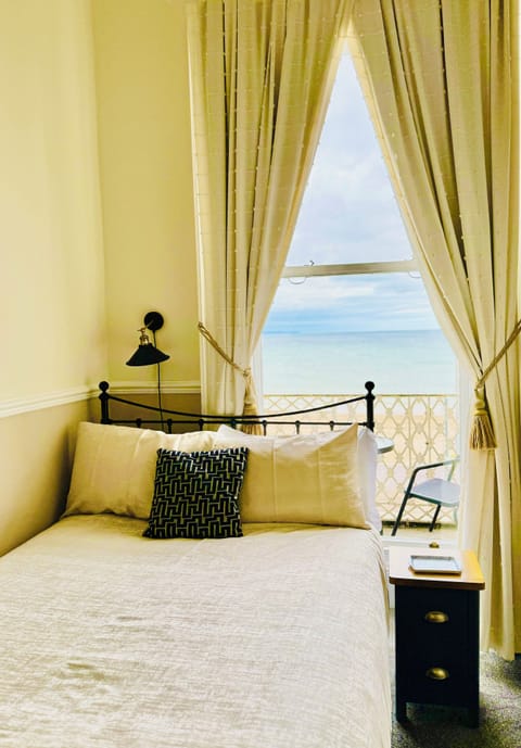 Double Room, 1 Double Bed, Private Bathroom, Sea View | Room amenity