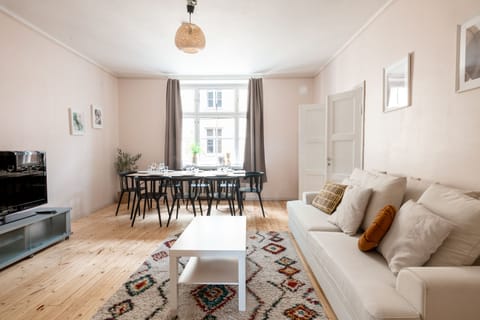 Comfort Apartment | Living area | TV