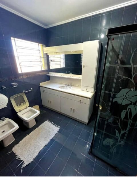 Luxury Suite | Bathroom | Shower, towels