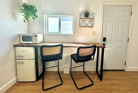 5th bedroom cabana - eating area