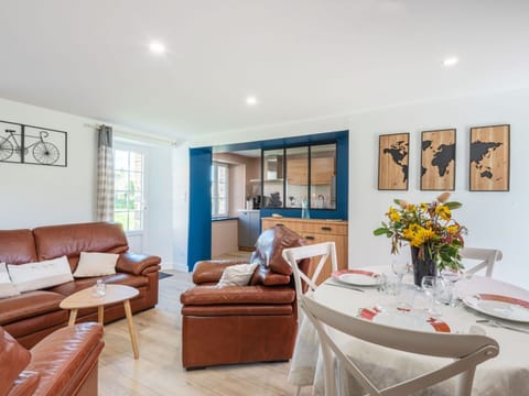 Water, Sky, Building, Azure, Mountain, Tree, Architecture, Body Of Water, Lake, Neighbourhood