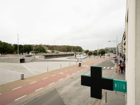 Sky, Road Surface, Cloud, Asphalt, Street Light, Urban Design, Tree, Road, Sidewalk