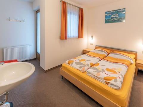 Property, Furniture, Comfort, Tap, Window, Sink, Plumbing Fixture, Bathtub, Building, Wood