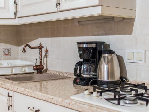 Countertop, Kitchen, Tile, Room, Small Appliance, Gas Stove, Kitchen Stove, Kitchen Appliance, Cabinetry, Home Appliance