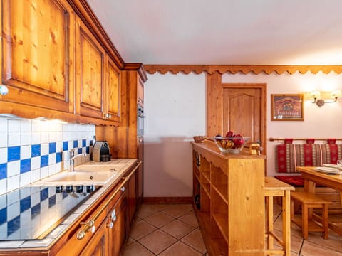 Cabinetry, Furniture, Wood, Interior Design, Wood Stain, Floor, Building, Drawer, Flooring, Hardwood