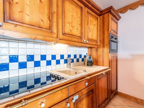 Brown, Cabinetry, Tap, Property, Sink, Furniture, Countertop, Building, Kitchen Sink, Wood