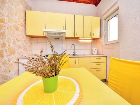 Flooring, Floor, Interior Design, Room, Ceiling, Wood Stain, Chair, Paint, Houseplant, Varnish