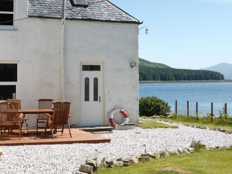 Water, Sky, Property, Building, Window, Chair, Plant, Wall, Cottage, House
