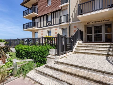 Plant, Property, Window, Building, Stairs, Sky, Urban Design, Residential Area, Door, Condominium