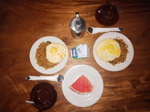 Daily continental breakfast (IDR 40000 per person)