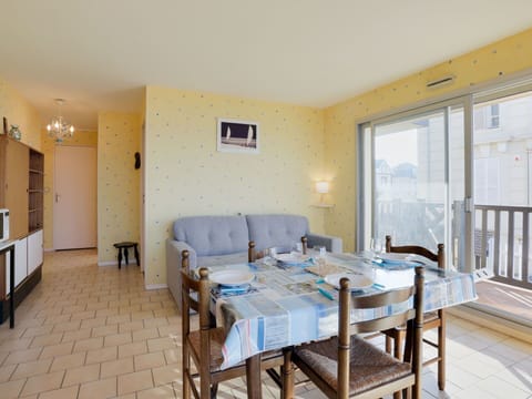 Furniture, Table, Property, Building, Door, Interior Design, Window, Wood, Floor