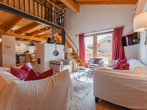 Furniture, Building, Comfort, Wood, Picture Frame, Interior Design, Architecture, Decoration, Lamp, Floor