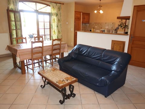 Couch, Furniture, Wood, Lighting, Table, Interior Design, Architecture, Flooring, Living Room, Studio Couch