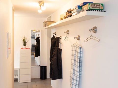 Wall, Interior Design, Flooring, Shelving, Floor, Shelf, Lighting, Room, Ceiling, Home