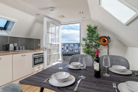 Exclusive Studio Suite, Balcony | In-room dining