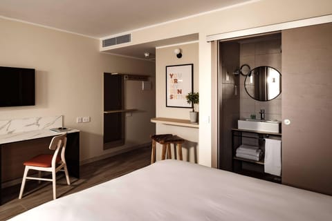 Deluxe Suite, 2 Bedrooms, City View | 1 bedroom, in-room safe, free WiFi, bed sheets
