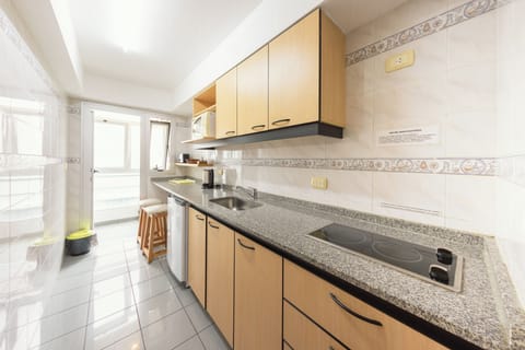 Superior Apartment | Private kitchen | Mini-fridge, microwave, coffee/tea maker, griddle