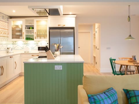 Sky, Cloud, Food, Plant, Tableware, Table, Window, Mountain, Fruit, Wood