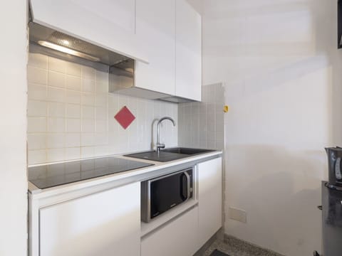 Sky, Cloud, Ecoregion, Plant, Land Lot, Building, Natural Landscape, Door, Plain, Grass