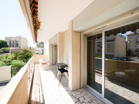 Water, Sky, Plant, Building, Azure, Natural Landscape, Tree, Body Of Water, Beach, Terrain