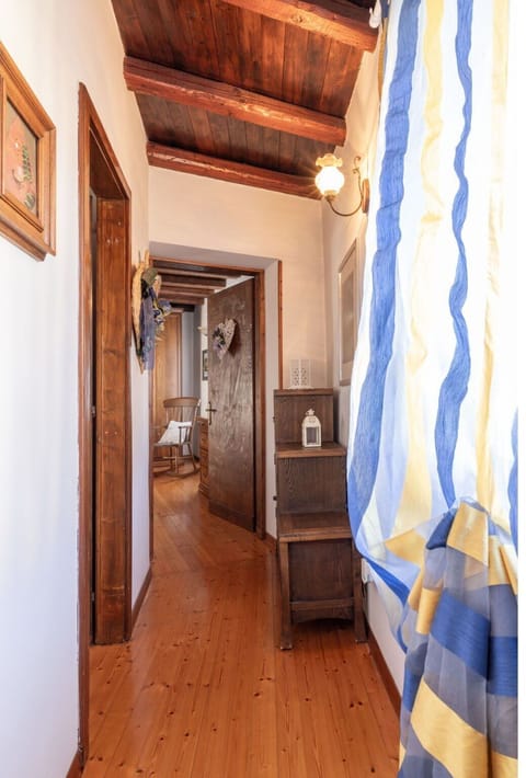 Picture Frame, Wood, Building, Interior Design, Door, Floor, Flooring, Hall, Hardwood, Wood Stain