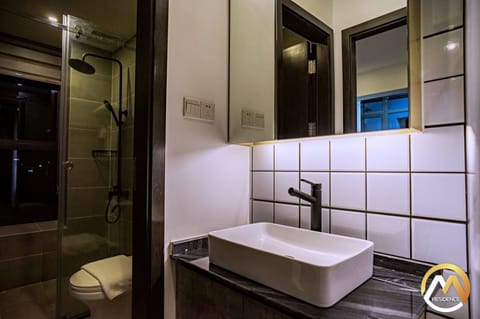1 Bedroom | Bathroom | Rainfall showerhead, free toiletries, hair dryer, slippers
