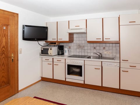 Water, Sky, Property, Swimming Pool, Azure, Cloud, Seaside Resort, Outdoor Furniture, Plant, Tree