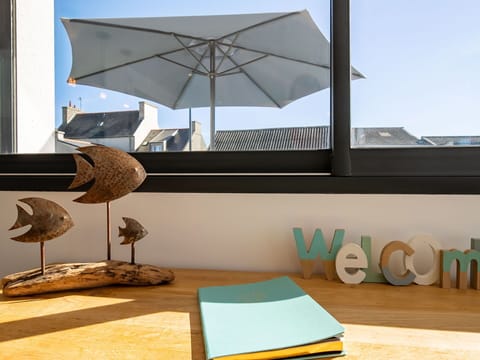 Property, Building, Light, Product, Azure, Wood, Shade, Interior Design, Architecture, Rectangle