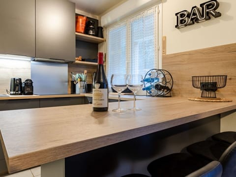 Water, Sky, Cloud, Property, Swimming Pool, Building, Plant, Seaside Resort, Tree, Outdoor Furniture