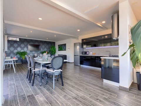 Plant, Furniture, Property, Table, Chair, Building, Houseplant, Flooring, Cabinetry, Interior Design