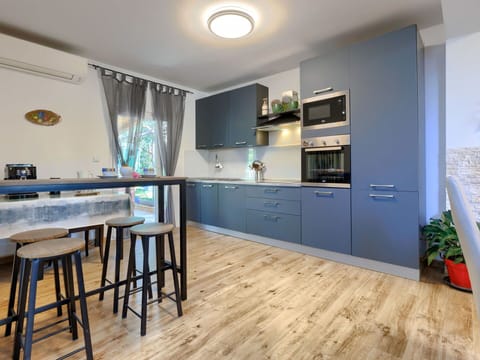 Property, Furniture, Cabinetry, Countertop, Wood, Interior Design, Plant, Floor, Flooring, Kitchen