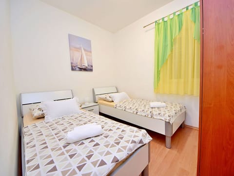 Table, Property, Furniture, Tableware, Chair, Interior Design, Lighting, Shade, Tree, Real Estate