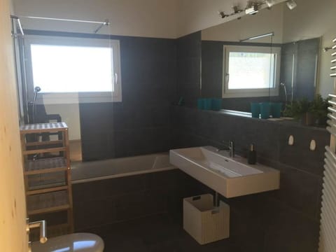 Tap, Sink, Plumbing Fixture, Bathroom Sink, Building, Window, Mirror, Wood, Interior Design, Bathroom