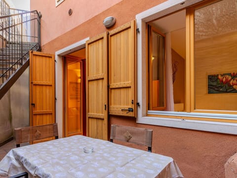 Sky, Plant, Building, Tree, Shade, Real Estate, Landscape, Facade, Cloud, Apartment