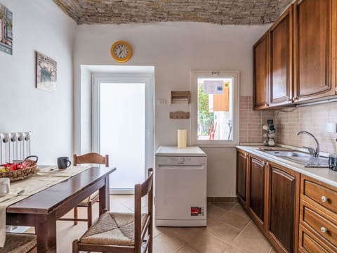 Cabinetry, Furniture, Kitchen Sink, Property, Countertop, Table, Sink, White, Building, Wood